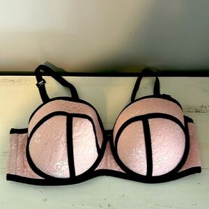 Torrid push-up strapless pink lace bra with black accents, size 44 DD